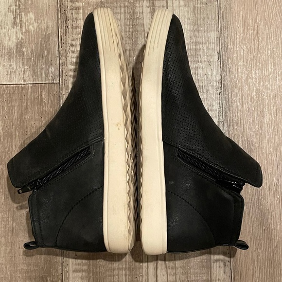 Women’s True Craft Black Ankle Zip Sneakers - Picture 3 of 14